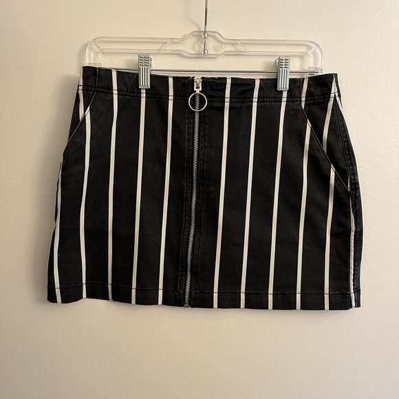 Volcom The Frochickie Mini Skirt - Picture 2 of 7